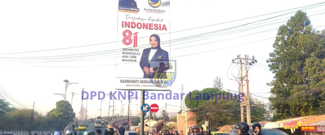 Pemkot Bandar Lampung Kencingi Aturan Sendiri, Baliho Anggota DPR RI Tegak Berdiri Menantang
